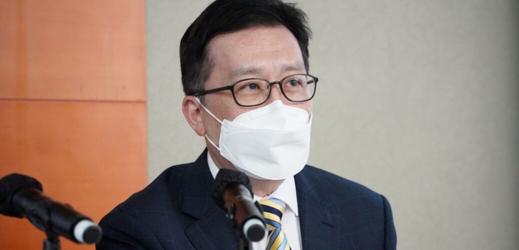 20220413_新冠疫苗｜醫管局或引入阿斯利康新冠抗體藥 崔俊明：適合免疫系統不足和疫苗過敏者