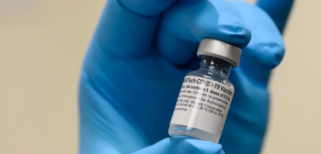 20221010_Covid-19-Hong Kong gov’t asked to approve Omicron vaccine; expert urges public not to wait to get 4th jab