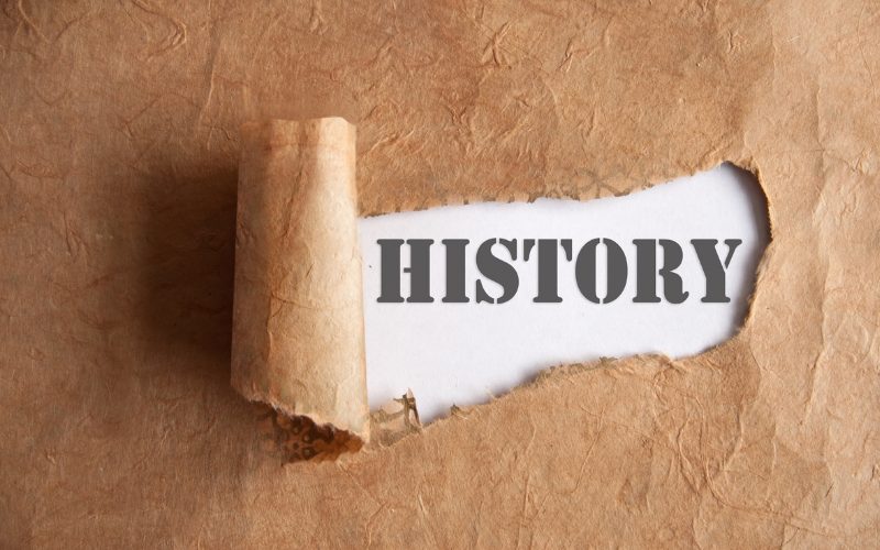 歷   史