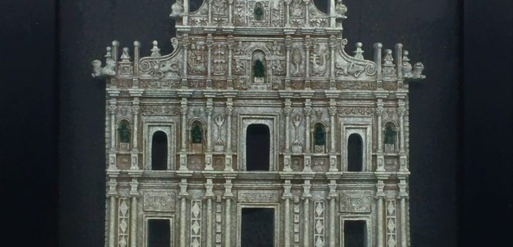 澳門藥劑師學會敬贈之紀念品